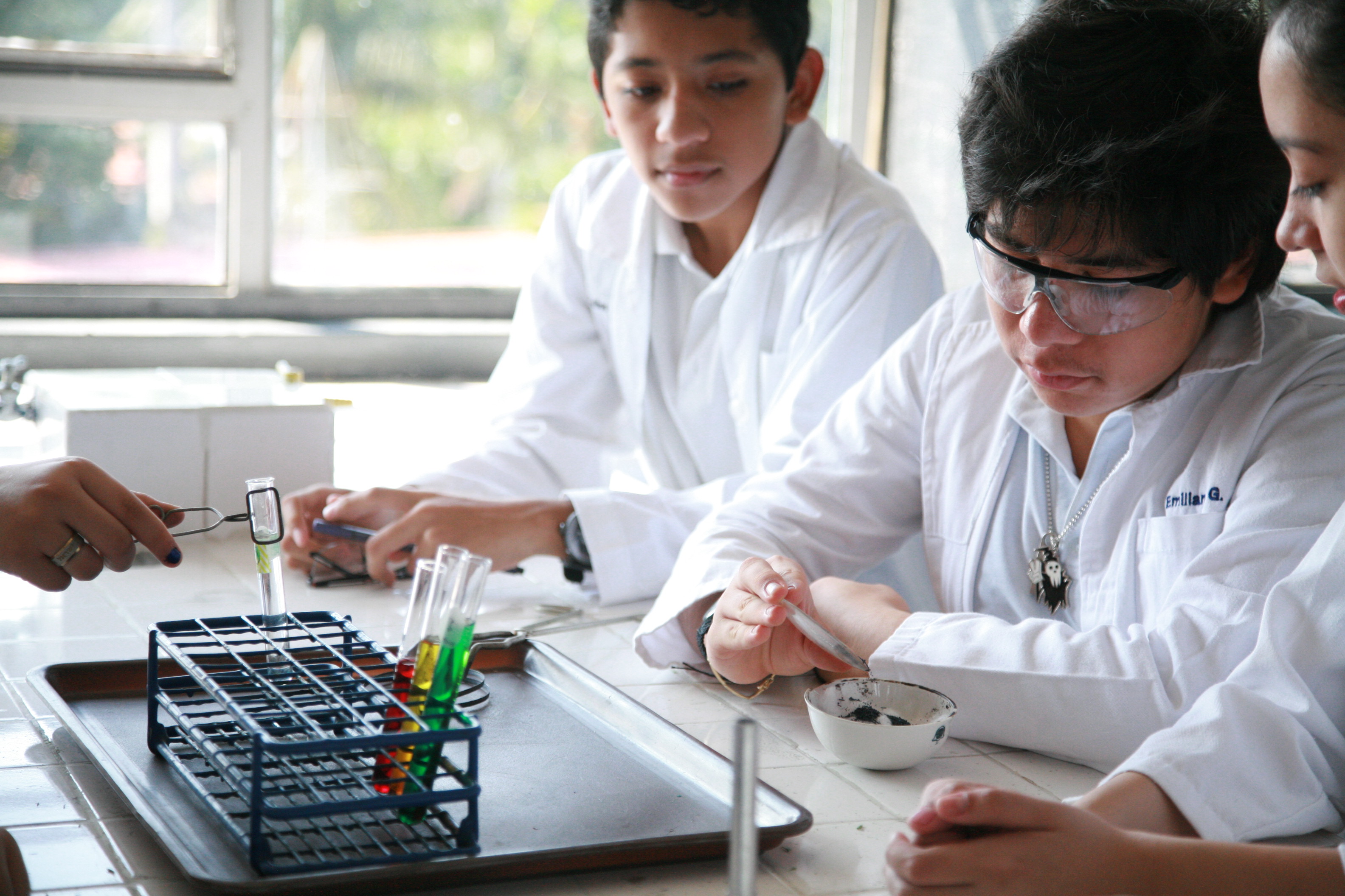 Estudiantes en laboratorio